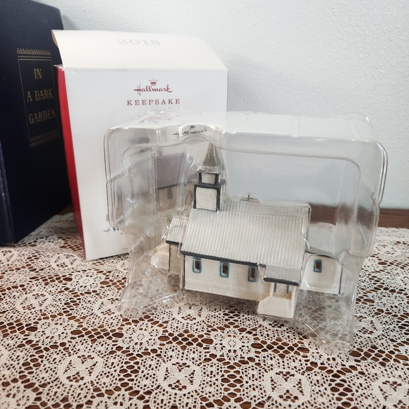 Hallmark Keepsake Ornament - When Calls The Heart Hope Valley Church - Picture 5 of 8